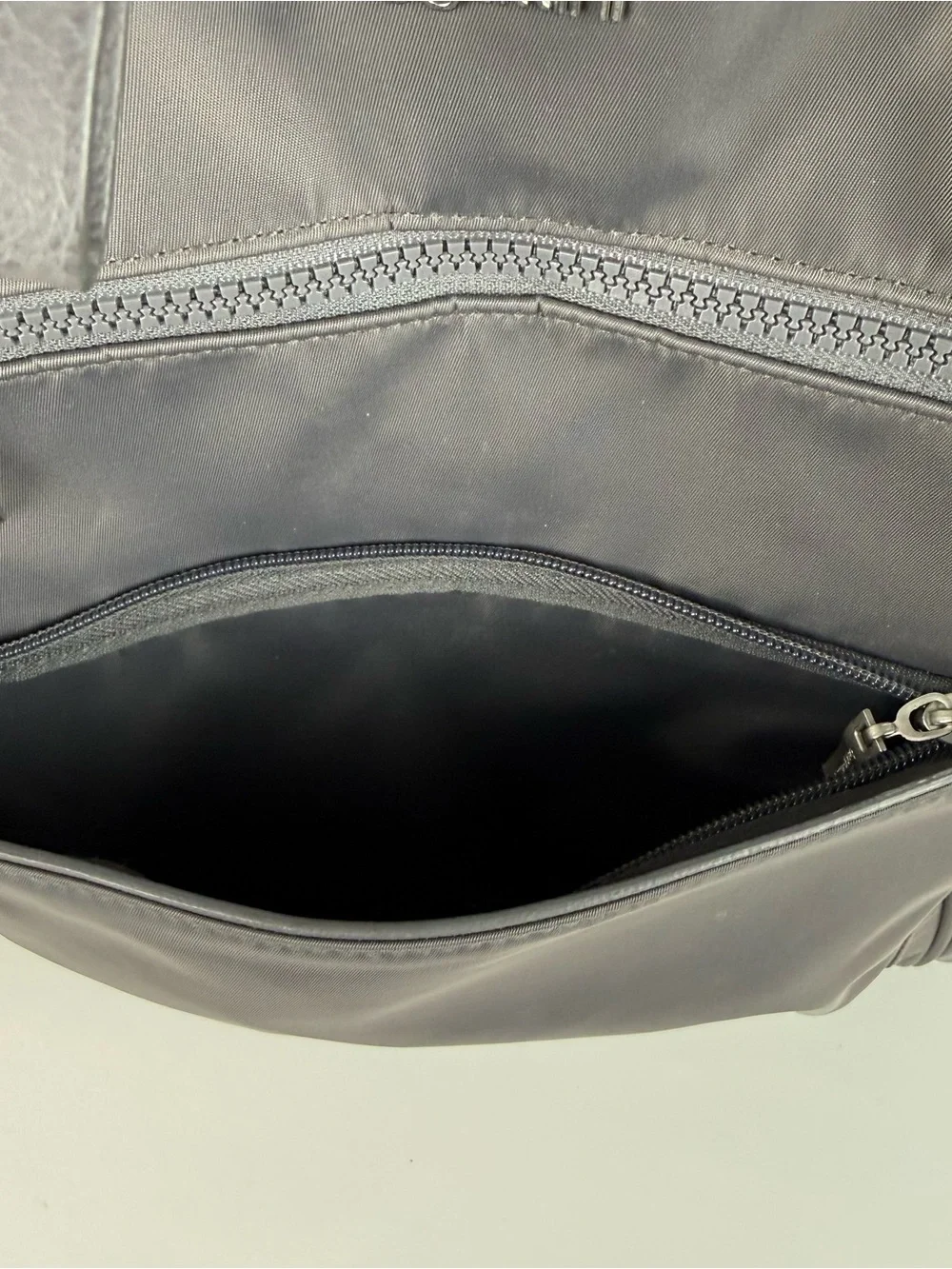 Baggallini Soho Laptop Backpack Womens Gray RFID Pockets Travel Work School Bag